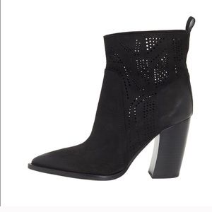 VINCE CAMUTO Catheryna Leather Bootie Black